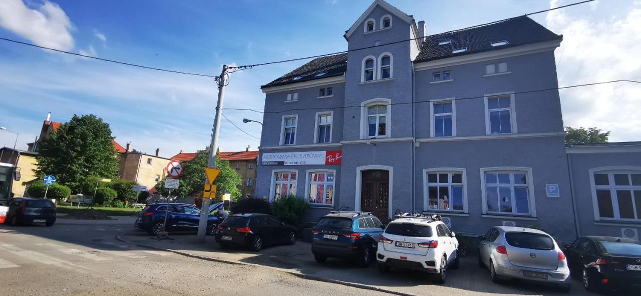 Klimatyczny Apartament Nr 8 Z Widokiem Na Gory Sowie ビエラバ エクステリア 写真