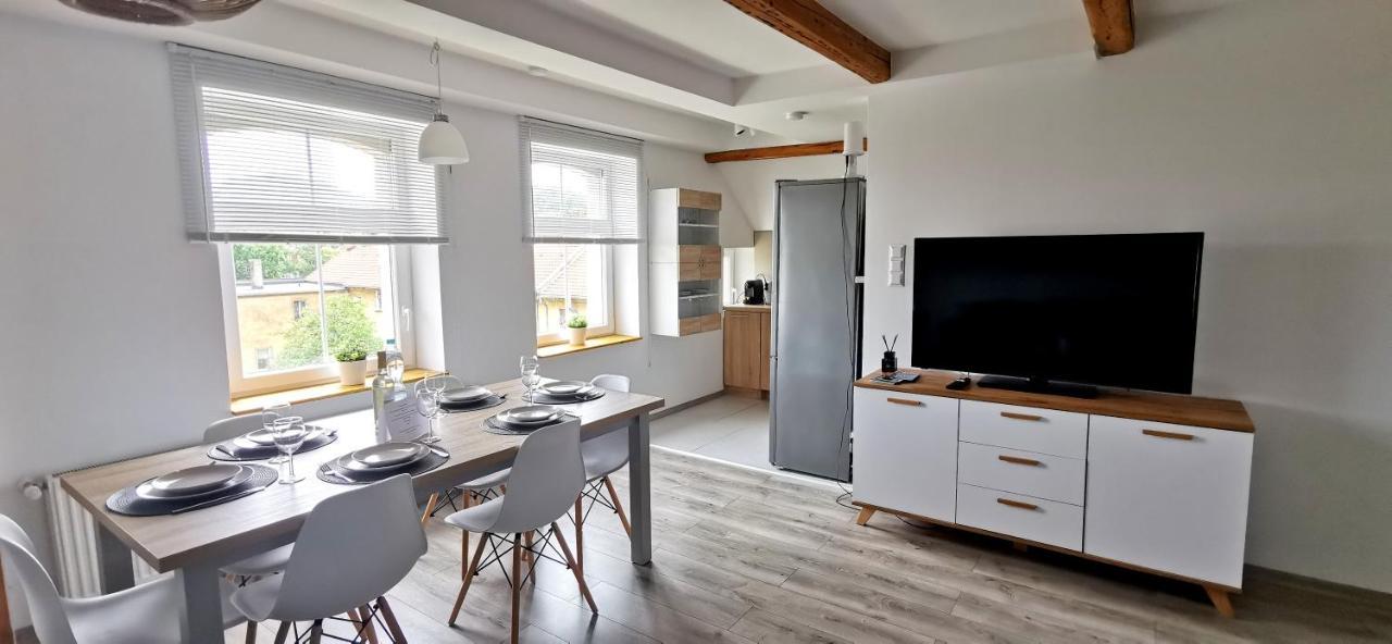 Klimatyczny Apartament Nr 8 Z Widokiem Na Gory Sowie ビエラバ エクステリア 写真