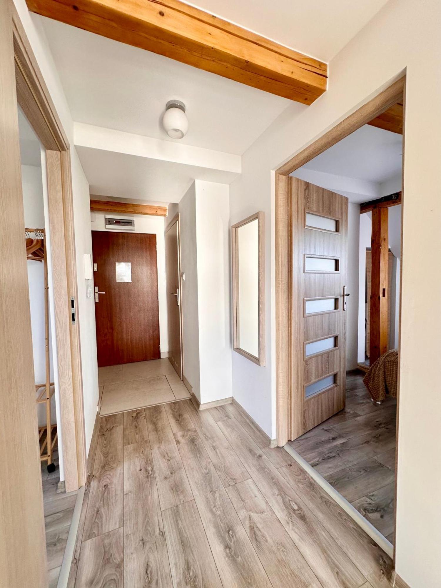 Klimatyczny Apartament Nr 8 Z Widokiem Na Gory Sowie ビエラバ エクステリア 写真